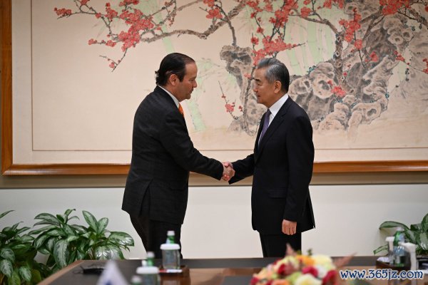 5月26日,中巴外长会见。 中海酬酢部官网